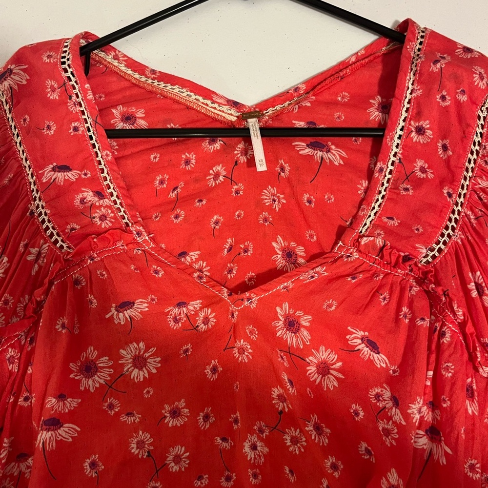 Free People poppy red peasant blouse daisy print - Picture 2 of 5
